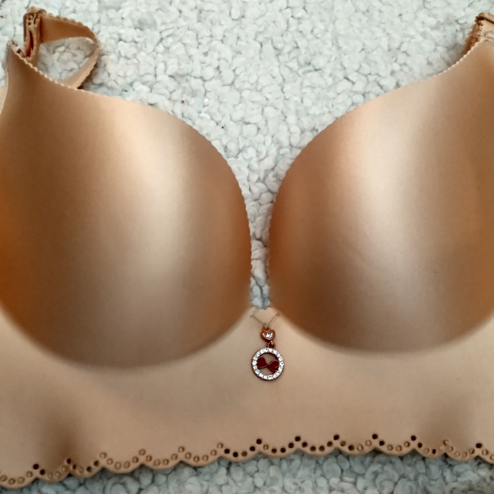 New bra by Liangpin. Size 38